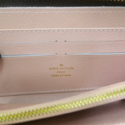 HypedEffects Louis Vuitton Leather Zipper Wallet