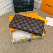 HypedEffects Louis Vuitton Leather Zipper Wallet