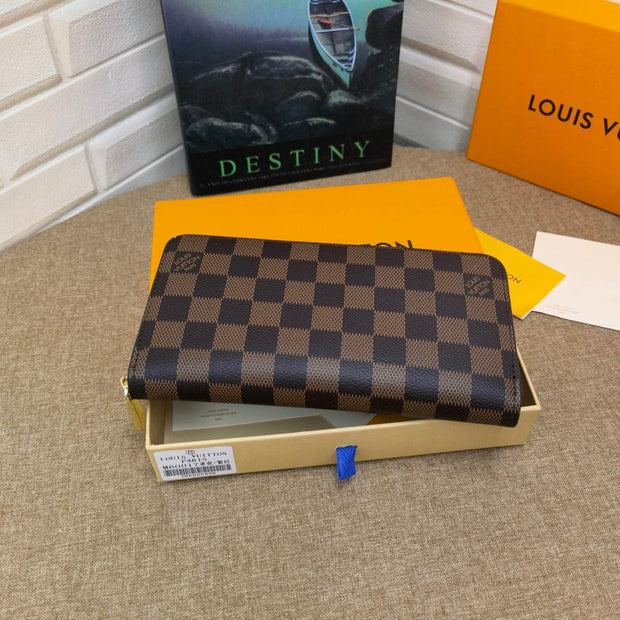 HypedEffects Louis Vuitton Leather Zipper Wallet