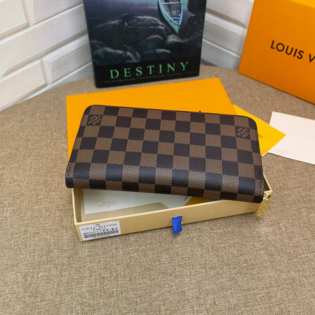 HypedEffects Louis Vuitton Leather Zipper Wallet