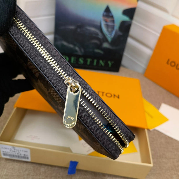 HypedEffects Louis Vuitton Leather Zipper Wallet