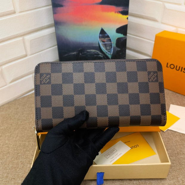 HypedEffects Louis Vuitton Leather Zipper Wallet
