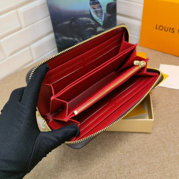 HypedEffects Louis Vuitton Leather Zipper Wallet