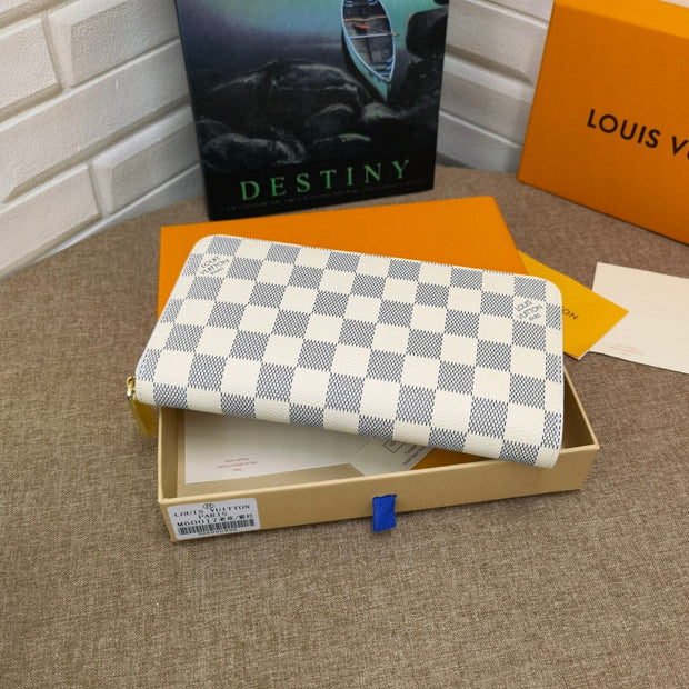 HypedEffects Louis Vuitton Leather Zipper Wallet