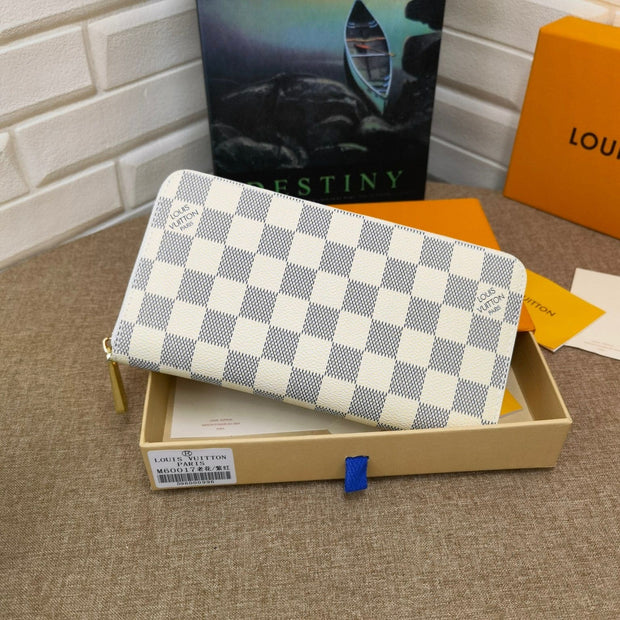 HypedEffects Louis Vuitton Leather Zipper Wallet