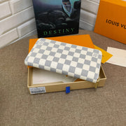 HypedEffects Louis Vuitton Leather Zipper Wallet