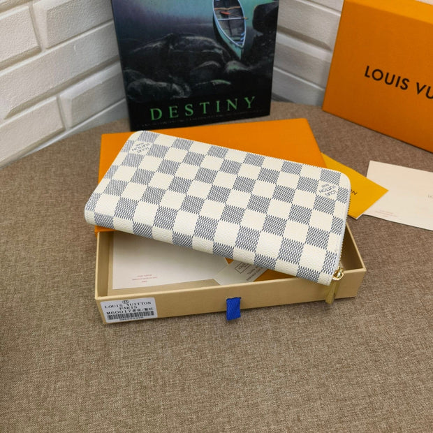 HypedEffects Louis Vuitton Leather Zipper Wallet
