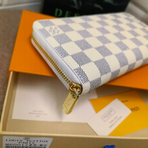 HypedEffects Louis Vuitton Leather Zipper Wallet