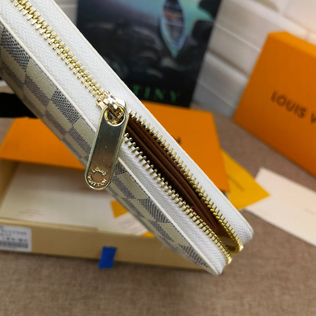 HypedEffects Louis Vuitton Leather Zipper Wallet