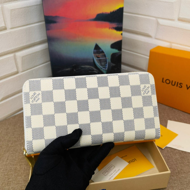 HypedEffects Louis Vuitton Leather Zipper Wallet