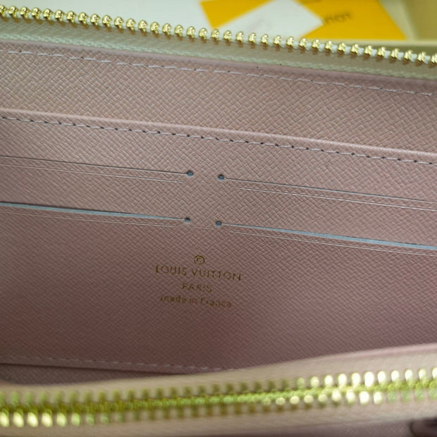 HypedEffects Louis Vuitton Leather Zipper Wallet