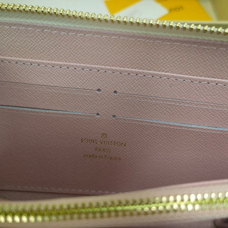HypedEffects Louis Vuitton Leather Zipper Wallet