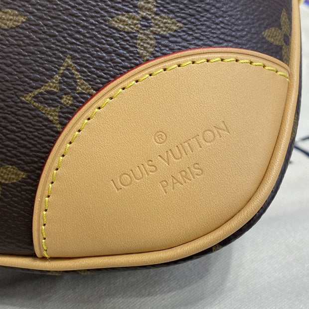 HypedEffects Louis Vuitton Monogram Shoulder Bag with Gold-Tone Hardware