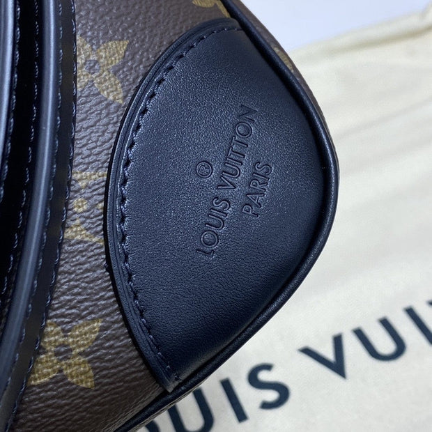 HypedEffects Louis Vuitton Monogram Shoulder Bag with Gold-Tone Hardware (Black Edges)