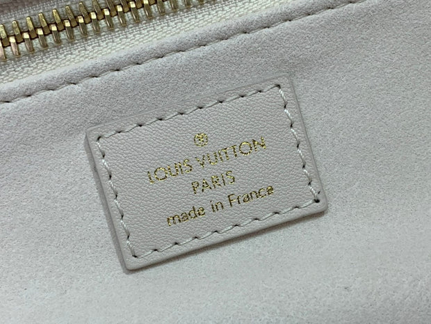 HypedEffects Louis Vuitton Neverfull MM Tote in Monogram Canvas with Pochette