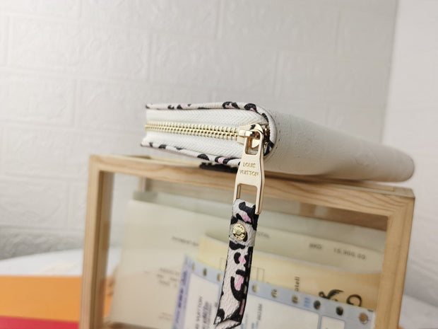 Looopix Engraved Louis Vuitton Leather Wallet