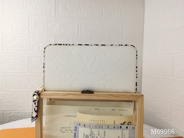Looopix Engraved Louis Vuitton Leather Wallet