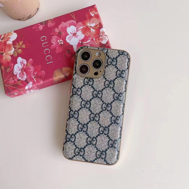 Looopix Gucci Interlocking G Timeless iPhone 15 Case