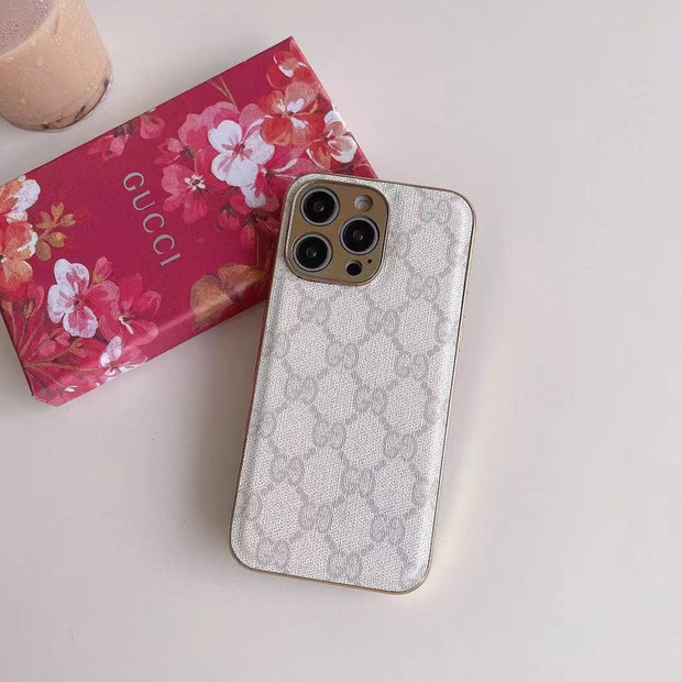 Looopix Gucci Interlocking G Timeless iPhone 15 Case
