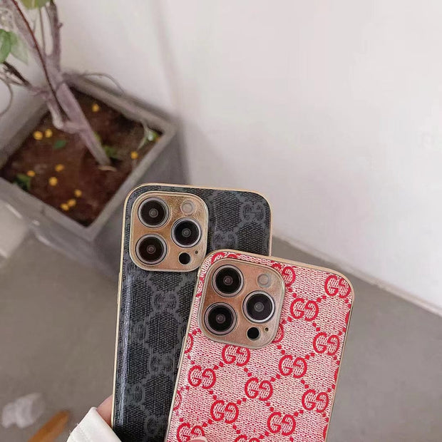 Looopix Gucci Interlocking G Timeless iPhone 15 Case