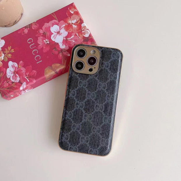 Looopix Gucci Interlocking G Timeless iPhone 15 Case
