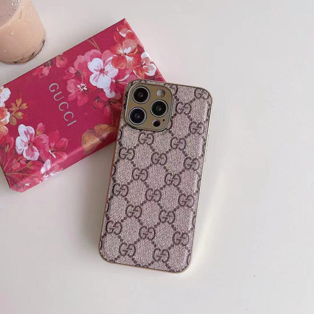 Looopix Gucci Interlocking G Timeless iPhone 15 Case