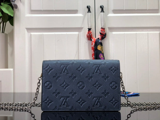 Looopix Louis Vuitton Classic Chain Handbag