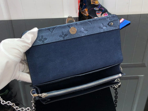 Looopix Louis Vuitton Classic Chain Handbag