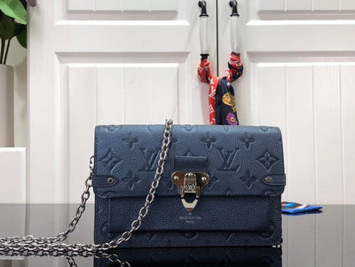 Looopix Louis Vuitton Classic Chain Handbag