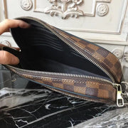Looopix Louis Vuitton Essential Crossbody Bag