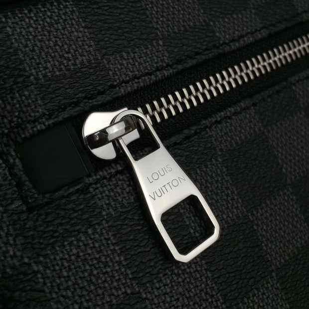 Looopix Louis Vuitton Essential Crossbody Bag