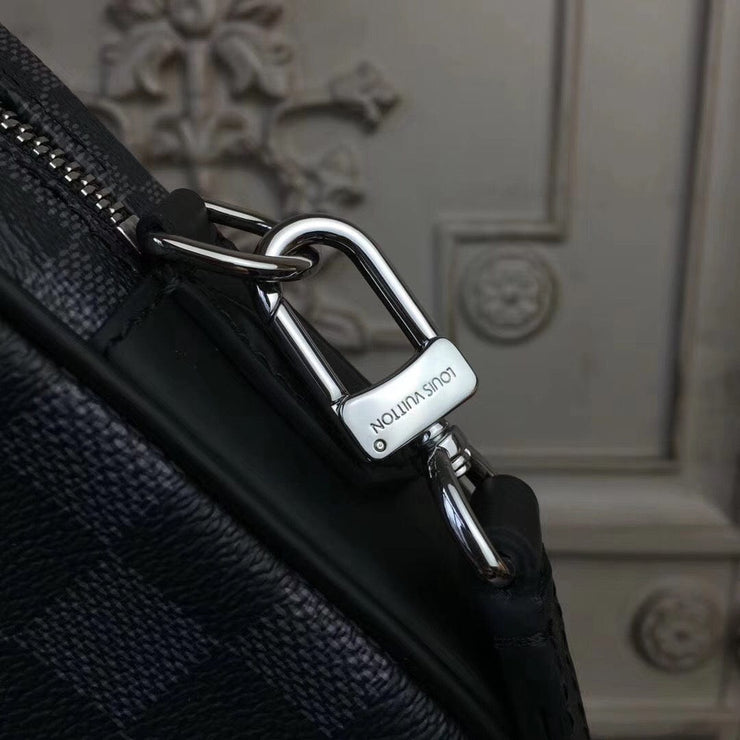 Looopix Louis Vuitton Essential Crossbody Bag