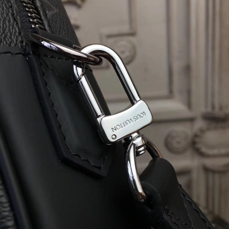 Looopix Louis Vuitton Essential Crossbody Bag