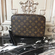 Looopix Louis Vuitton Essential Crossbody Bag