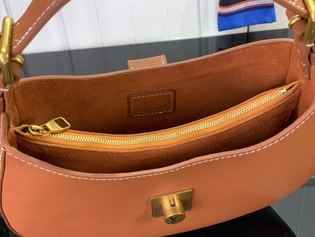 Looopix Louis Vuitton Essential V Shoulder Bags (Black-White-Brown)