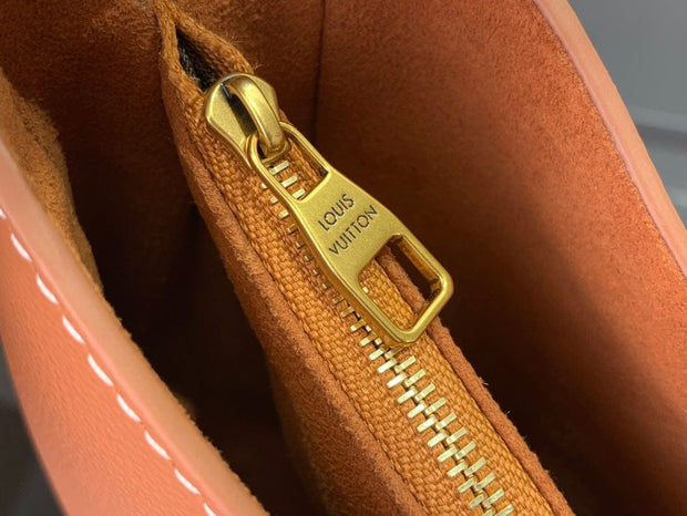 Looopix Louis Vuitton Essential V Shoulder Bags (Black-White-Brown)