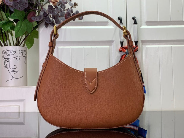 Looopix Louis Vuitton Essential V Shoulder Bags (Black-White-Brown)