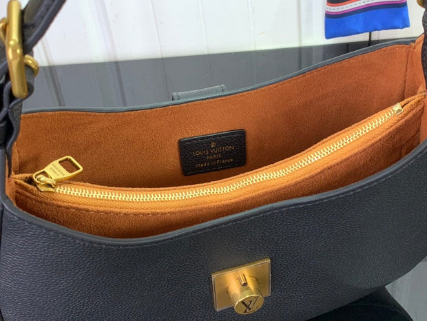 Looopix Louis Vuitton Essential V Shoulder Bags (Black-White-Brown)