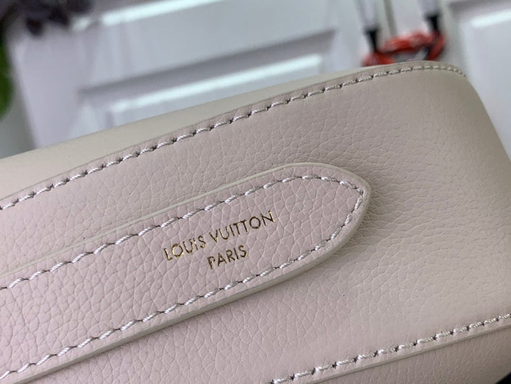 Looopix Louis Vuitton Essential V Shoulder Bags (Black-White-Brown)