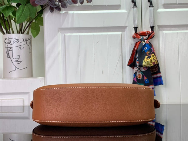 Looopix Louis Vuitton Essential V Shoulder Bags (Black-White-Brown)