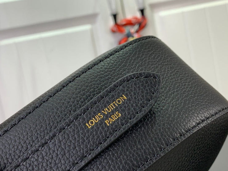 Looopix Louis Vuitton Essential V Shoulder Bags (Black-White-Brown)