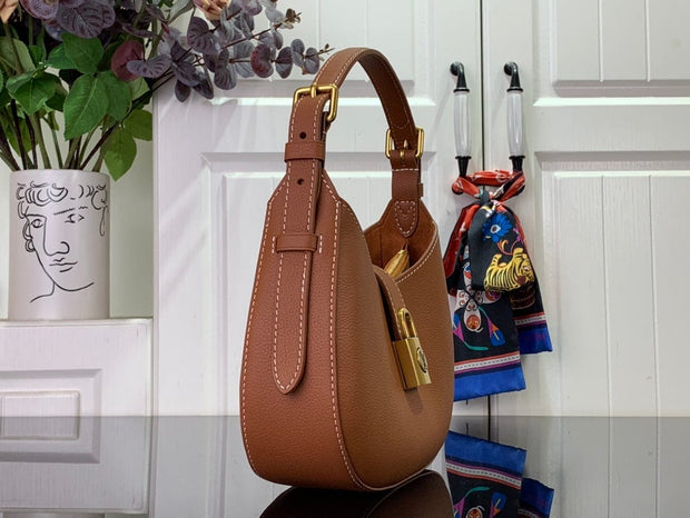 Looopix Louis Vuitton Essential V Shoulder Bags (Black-White-Brown)