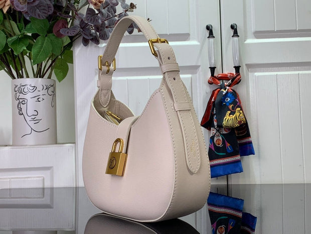 Looopix Louis Vuitton Essential V Shoulder Bags (Black-White-Brown)