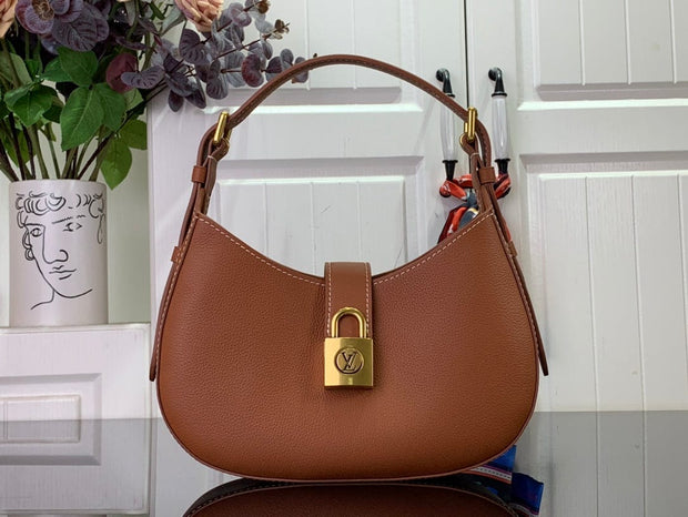 Looopix Louis Vuitton Essential V Shoulder Bags (Black-White-Brown)