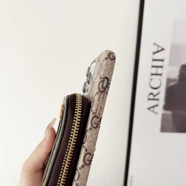 Looopix Your Everyday Carry with the Gucci Ophidia iPhone 16 Wallet Case